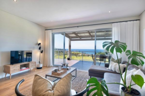 Bright Simbithi apartment with beautiful sea views